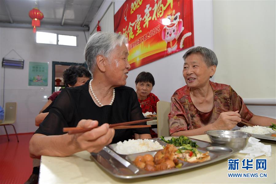 （新華全媒頭條&middot;圖文互動）（11）歷史交匯點上的宏偉藍圖&mdash;&mdash;《中共中央關(guān)于制定國民經(jīng)濟和社會發(fā)展第十四個五年規(guī)劃和二〇三五年遠景目標的建議》誕生記