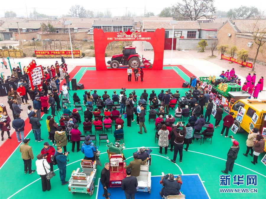 （五中全會精神在基層&middot;圖文互動）（1）天津、福建、廣東、云南等地創(chuàng)新形式讓黨的十九屆五中全會精神&ldquo;飛入尋常百姓家&rdquo;