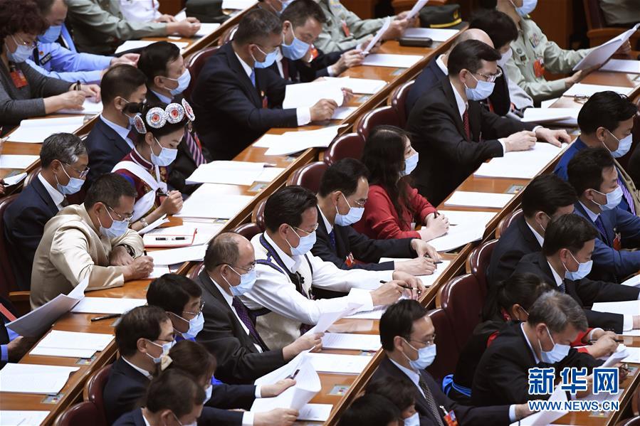 （兩會&middot;XHDW）（8）十三屆全國人大三次會議舉行第二次全體會議