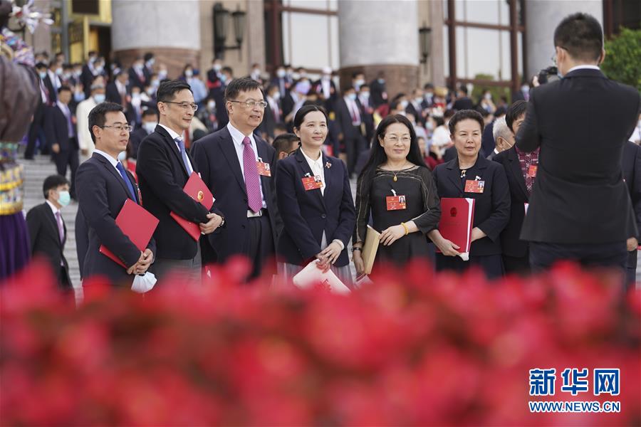 （兩會&middot;XHDW）（28）十三屆全國人大三次會議舉行閉幕會