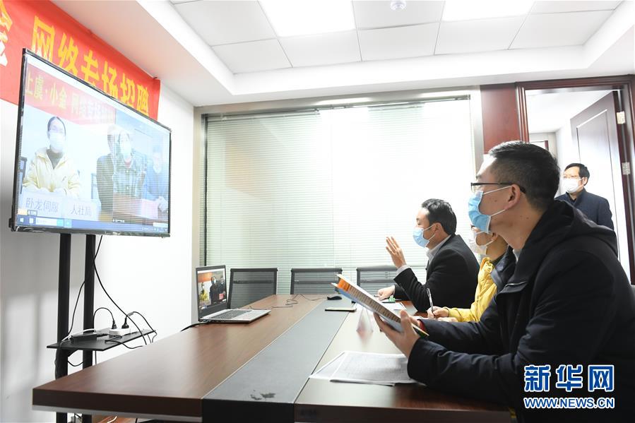 （新華全媒頭條&middot;圖文互動(dòng)）（18）從人民中汲取磅礴力量&mdash;&mdash;習(xí)近平總書(shū)記同出席2020年全國(guó)兩會(huì)人大代表、政協(xié)委員共商國(guó)是紀(jì)實(shí)