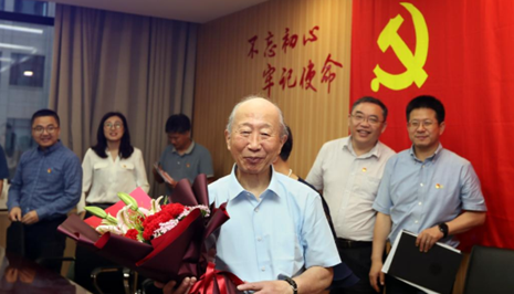 新黨員陳振新：&ldquo;雖已耄耋，紅心向黨！&rdquo;