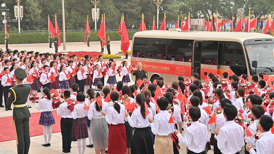 &ldquo;七一勛章&rdquo;獲得者抵達(dá)人民大會(huì)堂