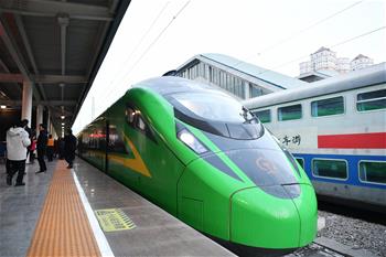 蘭渝鐵路開行時(shí)速160公里&ldquo;復(fù)興號(hào)&rdquo;動(dòng)車組
