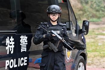 警花狙擊手：&ldquo;不愛(ài)紅裝愛(ài)警裝&rdquo;