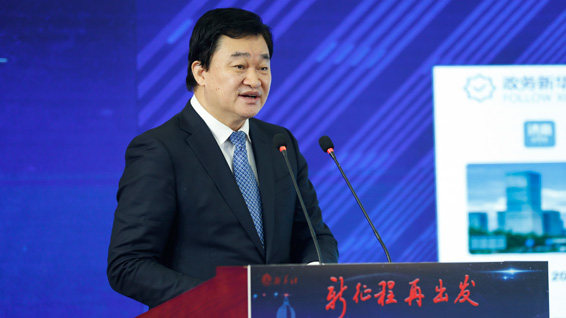 新華網(wǎng)股份有限公司董事長(zhǎng)、總裁田舒斌做推介展示