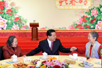 全國政協(xié)邀請已故黨外全國政協(xié)委員、知名人士夫人聯(lián)誼迎春 賈慶林出席