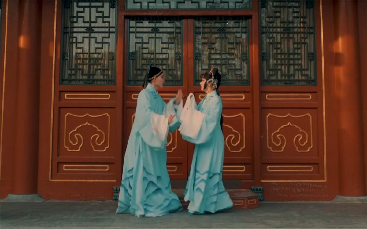 如花美眷，似水流年，說(shuō)的是戲中詞，道的是人間情