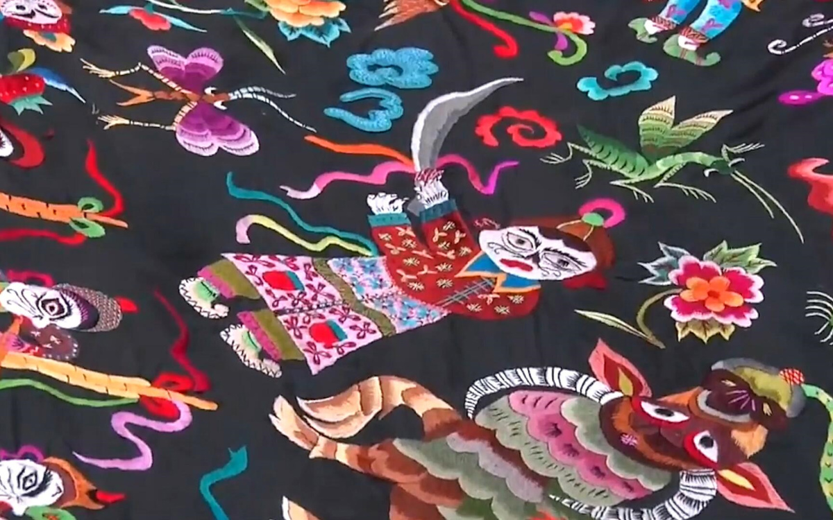 苗繡繡品慢慢得到市場認(rèn)可，回鄉(xiāng)的繡娘逐漸多了起來