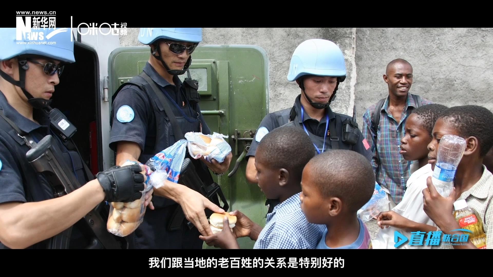 這群胸前印著五星紅旗的警察，在當(dāng)?shù)孛癖娦睦镉兄恋榈榈姆萘浚矀鬟f出許多的善意與感動(dòng)。