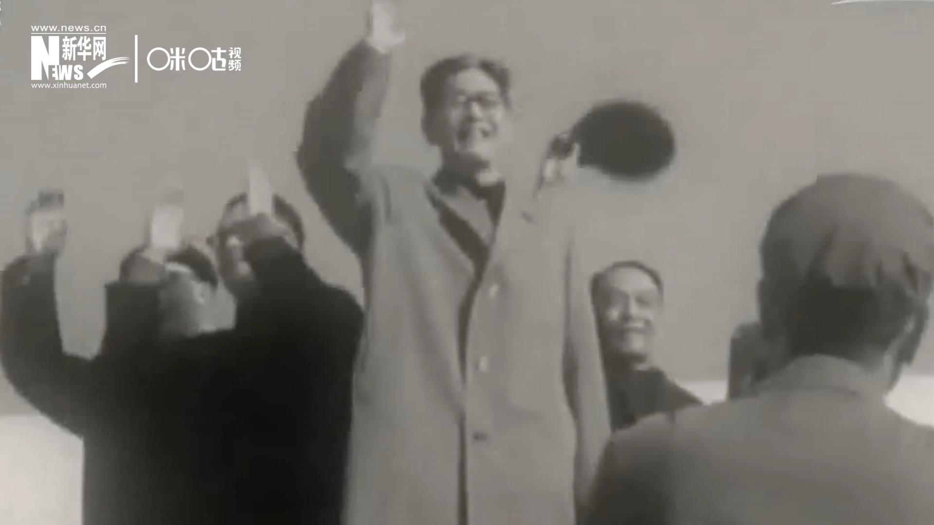 1971年11月9日，全新成立的中國(guó)聯(lián)合國(guó)代表團(tuán)在群眾的歡呼與掌聲中登上專機(jī)，正式開(kāi)啟了中國(guó)的聯(lián)合國(guó)之旅。