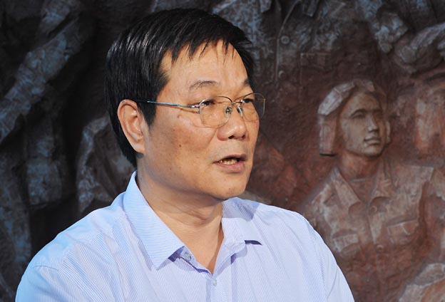 我們把黨的政治優(yōu)勢和現(xiàn)代企業(yè)制度優(yōu)勢結合起來，建立完善決策、執(zhí)行、監(jiān)督三個體系。