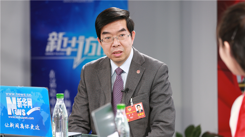 黃震：真正的教育不是&ldquo;灌滿(mǎn)一桶水&rdquo; 而是&ldquo;點(diǎn)燃一把火&rdquo;
