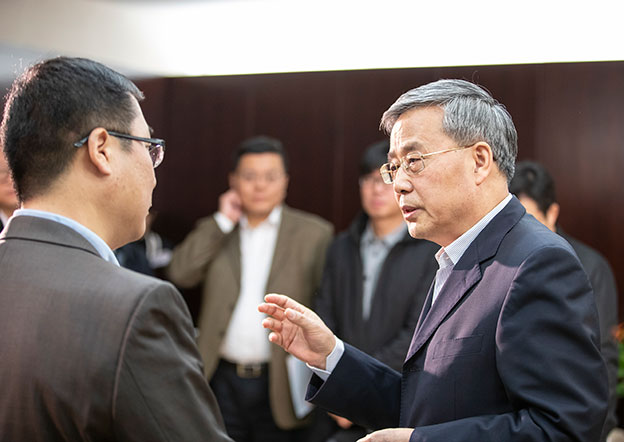讓銀行業(yè)金融機構(gòu)愿意做、能夠做、也會做民營企業(yè)業(yè)務(wù)