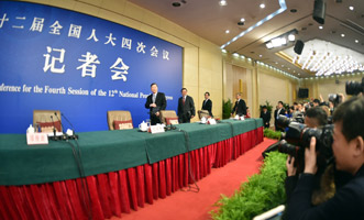 尚福林、劉士余、項(xiàng)俊波等步入會(huì)場(chǎng)