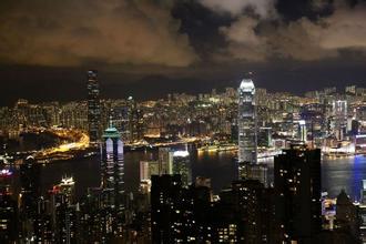 中央對(duì)香港行政長(zhǎng)官是有標(biāo)準(zhǔn)的，是一貫的