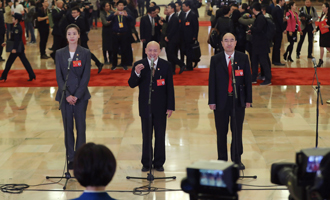 魏秋月、孟廣祿、薛晨陽(yáng)代表接受采訪
