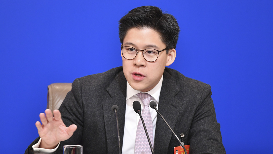 全國政協(xié)委員、中國香港體育協(xié)會暨奧林匹克委員會副會長、霍英東集團(tuán)副總裁 霍啟剛