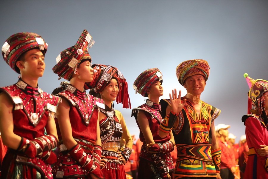 好兒好女好家園，齊心奔小康，共圓中國夢