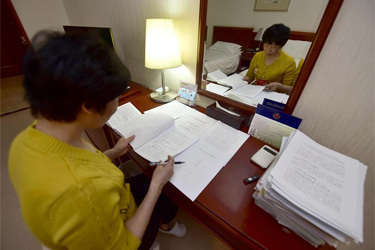 薛海英代表：關注農(nóng)民工權(quán)益和城市環(huán)境