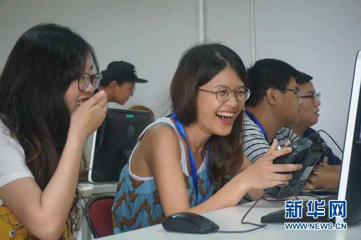 &ldquo;臺灣青年大陸互聯(lián)網(wǎng)＋夢想之旅&rdquo;走進(jìn)新華網(wǎng)無人機(jī)培訓(xùn)學(xué)院