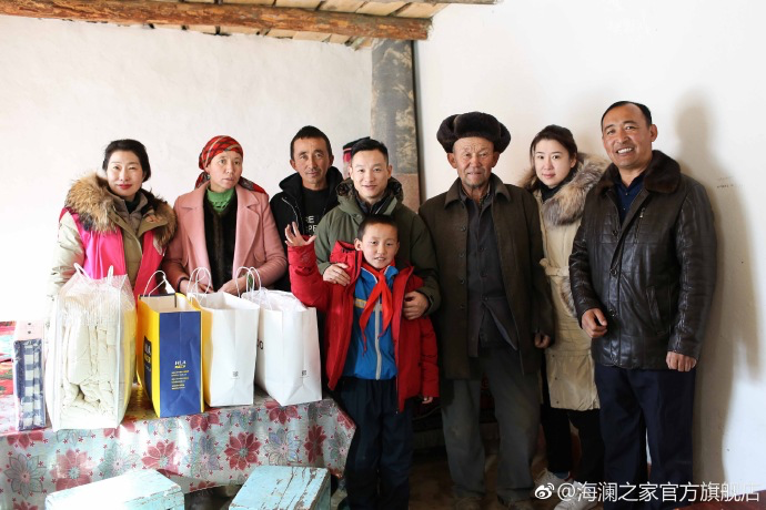 奧運冠軍體操名將楊威把溫暖帶到北疆小朋友們的家中，把體育精神與奮斗的信念，傳遞到所有北疆孩子們的心中。