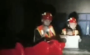 整理箱變小船 小朋友，消防員叔叔來了！