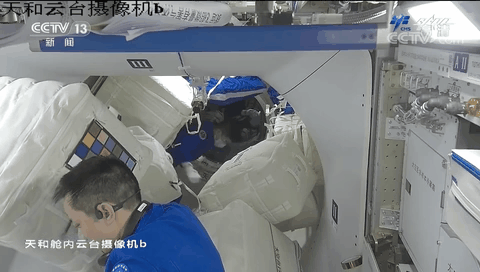 中國空間站在軌建造進行時&middot;航天員進駐第一周：拆包裹裝設(shè)備 失重環(huán)境下&ldquo;裝修&rdquo;空間站