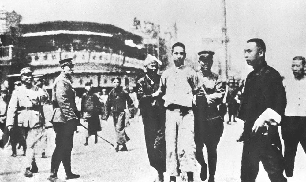 1927年4月12日 &ldquo;四?一二&rdquo;反革命政變，國(guó)民黨反動(dòng)派捕殺大批共產(chǎn)黨員和工人、學(xué)生、群眾