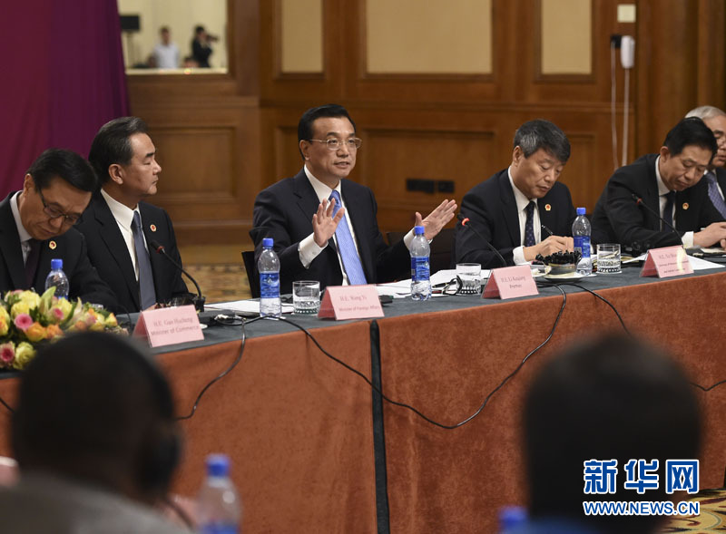  5月6日，中國(guó)國(guó)務(wù)院總理李克強(qiáng)在埃塞俄比亞首都亞的斯亞貝巴出席中非經(jīng)貿(mào)人文座談會(huì)。 新華社記者 李學(xué)仁 攝 