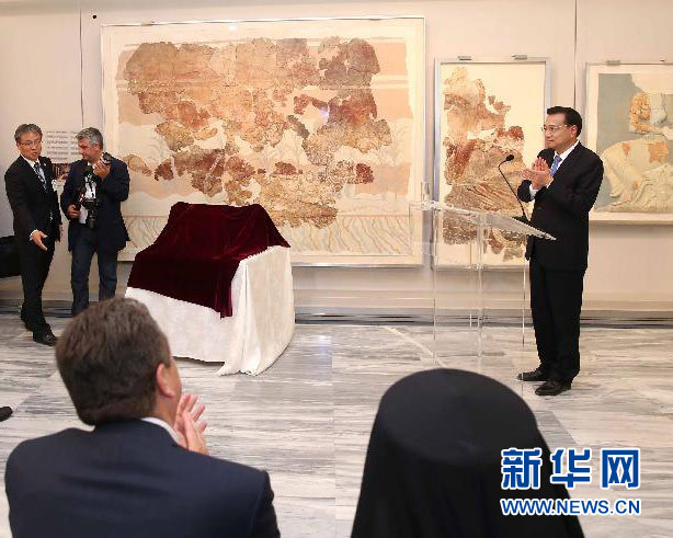 6月21日，國務(wù)院總理李克強與希臘總理薩馬拉斯共同出席希臘伊拉克利翁博物館新館開館儀式并發(fā)表講話。 新華社記者 龐興雷 攝 