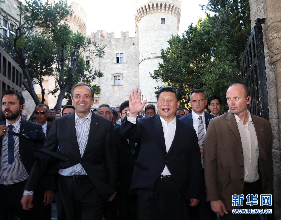 7月13日，國(guó)家主席習(xí)近平在希臘羅德島會(huì)見(jiàn)希臘總理薩馬拉斯。 新華社記者蘭紅光攝 