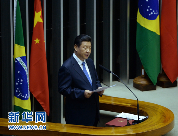 7月16日，國家主席習(xí)近平在巴西國會發(fā)表《弘揚傳統(tǒng)友好共譜合作新篇》的演講。 新華社記者 劉建生 攝 