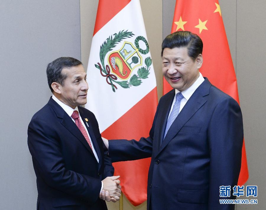 7月16日，國(guó)家主席習(xí)近平在巴西首都巴西利亞會(huì)見(jiàn)秘魯總統(tǒng)烏馬拉。新華社記者 劉建生 攝 