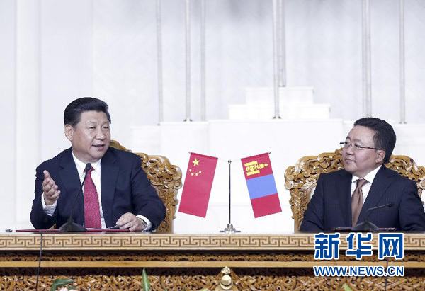 8月21日，國家主席習近平在烏蘭巴托同蒙古國總統(tǒng)額勒貝格道爾吉舉行會談。會談后，兩國元首共同會見記者。 新華社記者 鞠鵬 攝