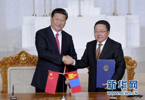 8月21日，國家主席習近平在烏蘭巴托同蒙古國總統(tǒng)額勒貝格道爾吉舉行會談。會談后，兩國元首共同簽署并發(fā)表《中華人民共和國和蒙古國關(guān)于建立和發(fā)展全面戰(zhàn)略伙伴關(guān)系的聯(lián)合宣言》。新華社記者 張鐸 攝