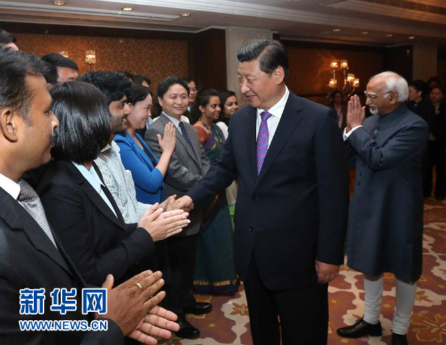 9月18日，國家主席習近平在印度世界事務(wù)委員會發(fā)表題為《攜手追尋民族復興之夢》的重要演講。演講結(jié)束后，習近平接見中印兩國青年代表。新華社記者 龐興雷 攝