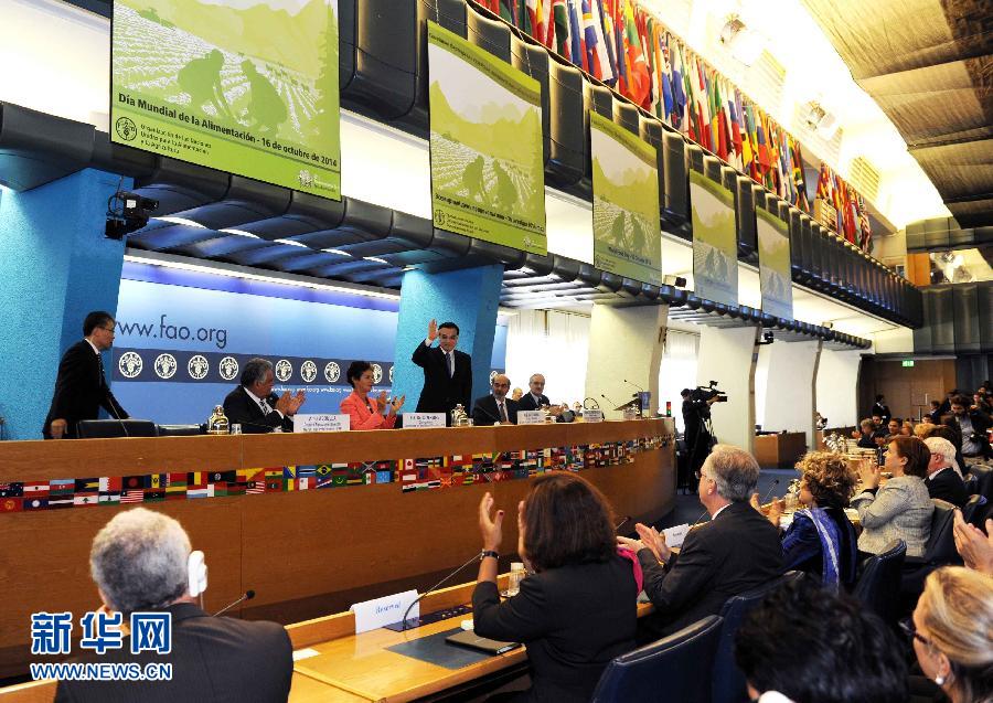10月15日，中國國務院總理李克強在格拉齊亞諾總干事的陪同下在位于羅馬的聯合國糧農組織總部發(fā)表演講。 新華社記者 饒愛民 攝 