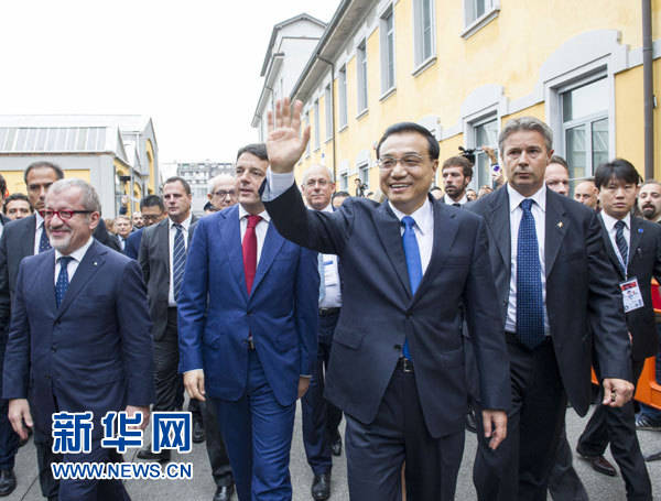 10月16日，中國國務院總理李克強在米蘭與意大利總理倫齊共同出席第五屆中意創(chuàng)新合作周大會并致辭。這是李克強抵達位于米蘭理工大學的會場。新華社記者王曄攝