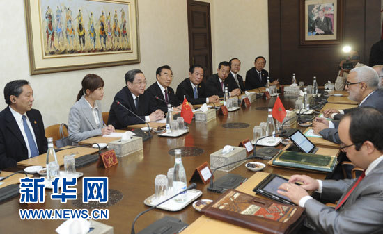 11月3日，全國(guó)政協(xié)主席俞正聲在拉巴特會(huì)見摩洛哥政府首腦本&middot;基蘭。 新華社記者 張鐸 攝