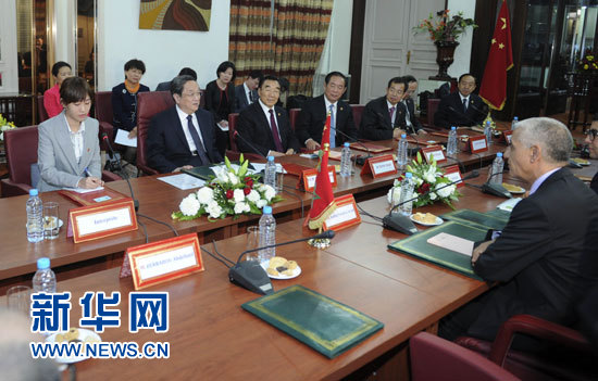 11月3日，中國(guó)全國(guó)政協(xié)主席俞正聲在拉巴特會(huì)見摩洛哥眾議長(zhǎng)阿拉米。 新華社記者 張鐸 攝