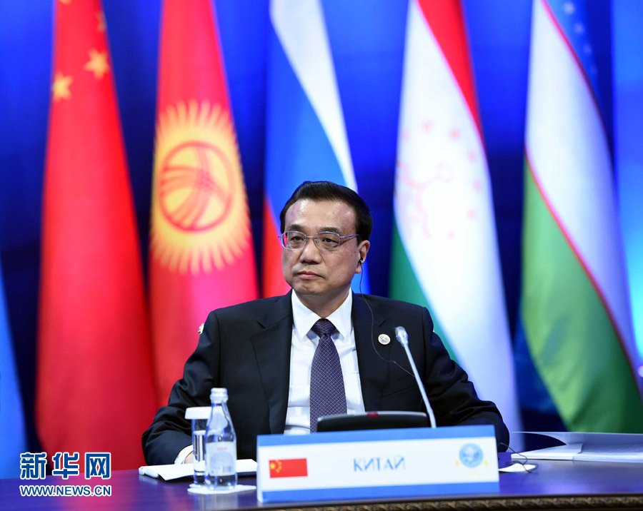 12月15日，中國國務(wù)院總理李克強(qiáng)在阿斯塔納出席上海合作組織成員國政府首腦理事會(huì)第十三次會(huì)議。 新華社記者 饒愛民 攝