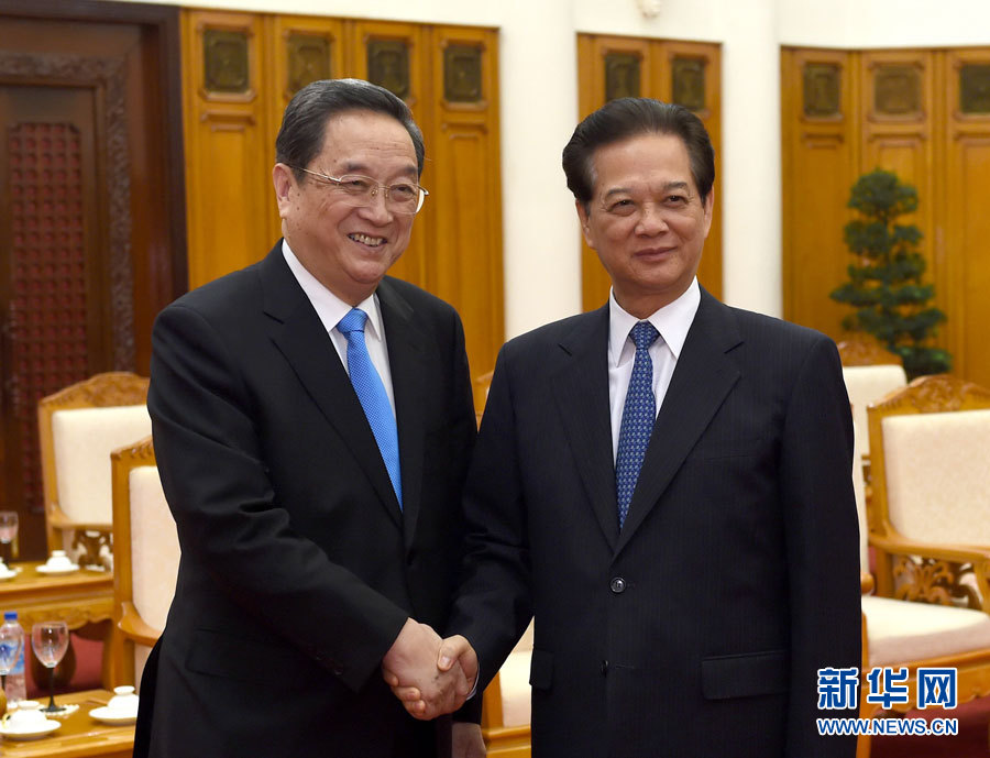 12月25日至27日，中共中央政治局常委、全國政協(xié)主席俞正聲對越南進(jìn)行正式訪問。這是12月26日，俞正聲在河內(nèi)會(huì)見越南政府總理阮晉勇。 新華社記者馬占成攝
