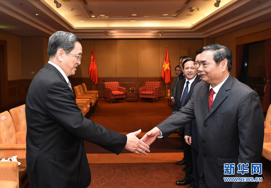 12月25日至27日，中共中央政治局常委、全國政協(xié)主席俞正聲對越南進(jìn)行正式訪問。這是12月25日，俞正聲在河內(nèi)會(huì)見越共中央書記處常務(wù)書記黎鴻英。 新華社記者劉建生攝