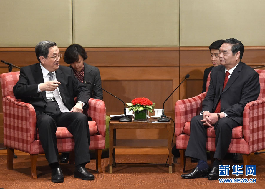 12月25日至27日，中共中央政治局常委、全國政協(xié)主席俞正聲對越南進(jìn)行正式訪問。這是12月25日，俞正聲在河內(nèi)會(huì)見越共中央書記處常務(wù)書記黎鴻英。 新華社記者劉建生攝
