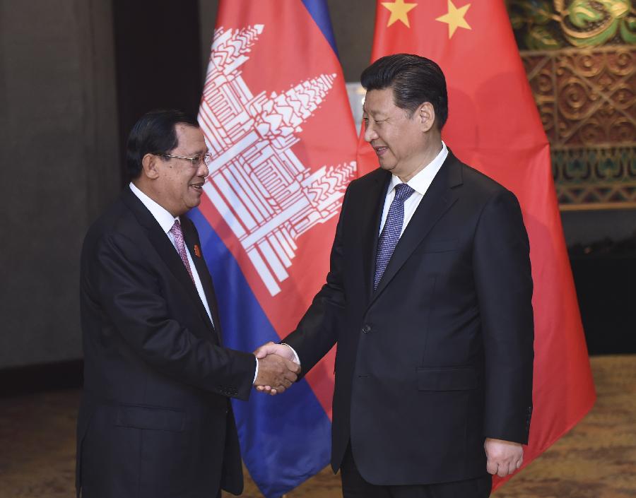 4月23日，國家主席習(xí)近平在雅加達(dá)會(huì)見柬埔寨首相洪森。新華社記者張鐸攝 