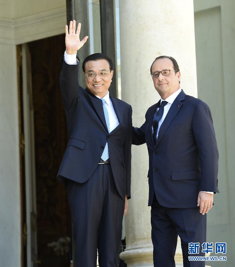 當?shù)貢r間6月30日下午，中國國務院總理李克強在巴黎愛麗舍宮會見法國總統(tǒng)奧朗德。 新華社記者李學仁攝 