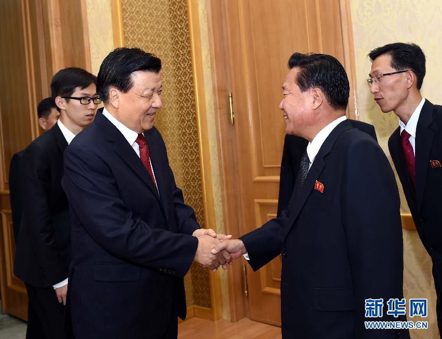 10月9日，在朝鮮進行正式友好訪問的中共中央政治局常委、中央書記處書記劉云山與朝鮮勞動黨中央政治局委員、中央書記崔龍海舉行會談。新華社記者 饒愛民 攝