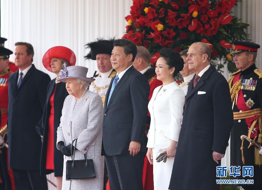 10月20日，對(duì)英國(guó)進(jìn)行國(guó)事訪問的國(guó)家主席習(xí)近平出席英國(guó)女王伊麗莎白二世在倫敦騎兵檢閱場(chǎng)舉行的隆重歡迎儀式。 新華社記者 龐興雷 攝