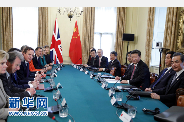 10月21日，國家主席習(xí)近平在倫敦唐寧街首相府同英國首相卡梅倫舉行會談。 新華社記者 鞠鵬 攝 
